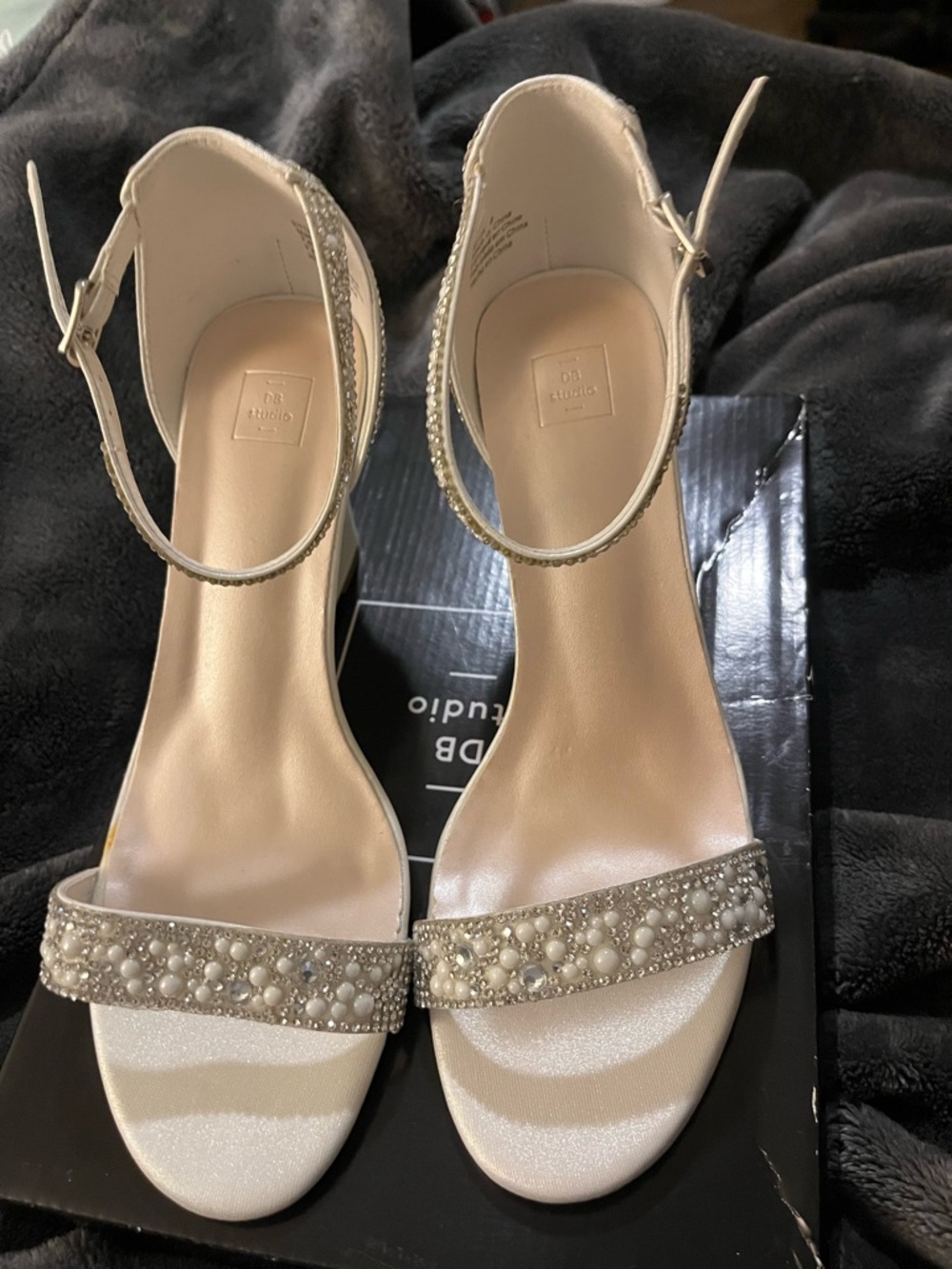 White DB Studio “Etta” Wedge Sandals – Size 8